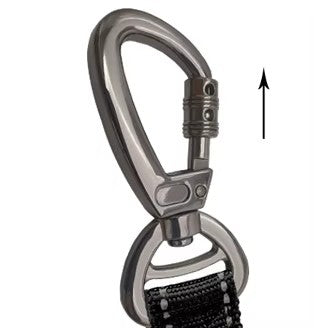 Heavy-duty metal swivel clip and hardware on the 6-in-1 Multi-Use Hands-Free Dog Leash